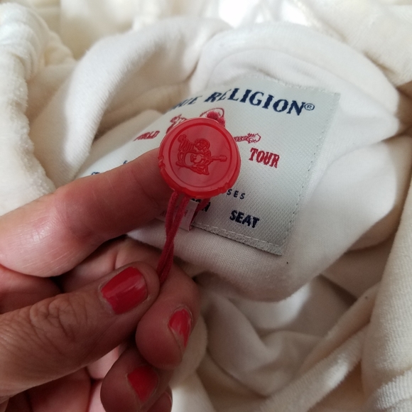 True Religion Cropped Hoodie Size Large.Pit to pit approx:  22 inches Right s - Picture 5 of 7